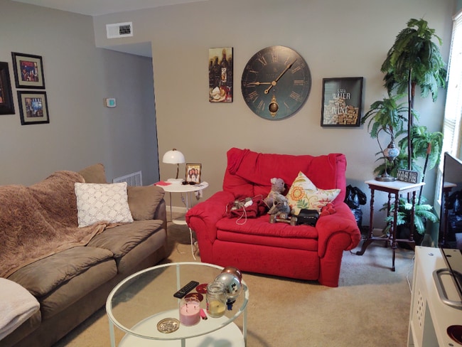 Photo - 635 W 25th St