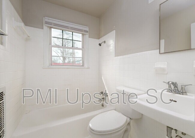 Photo - 101a Looneybrook Dr