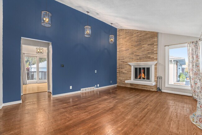 Photo - 1437 Lewison Ave NE