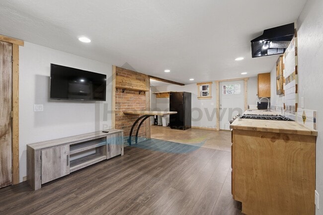 Building Photo - 1 Bedroom 1 Bath Home with Off-Street Parking Available in Midtown Coeur d'Alene!