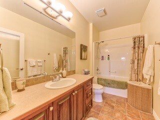 Photo - 240 Yorkton Av
