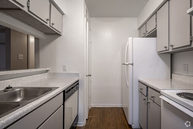 1BR, 1BA - 720SF