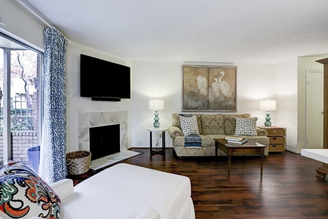 Building Photo - 1515 Sandy Springs Rd Unit 2705 Rental
