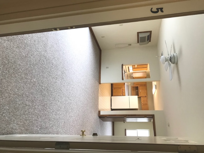 Photo - 1941 Western Ave Unidad 1005