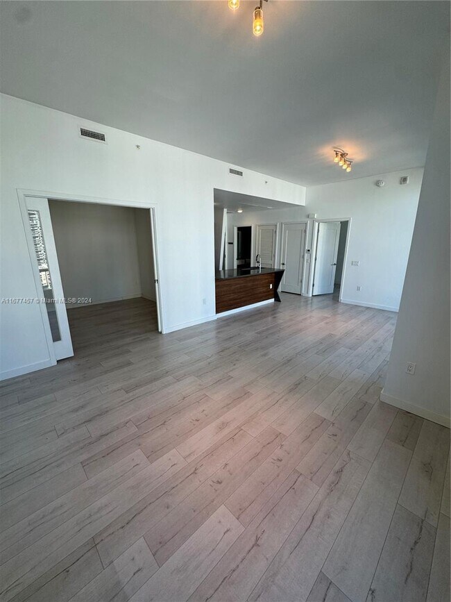 Photo - 601 NE 27th St