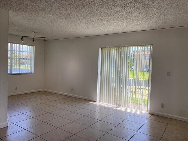 Photo - 8734 SW 3rd St Unidad 107