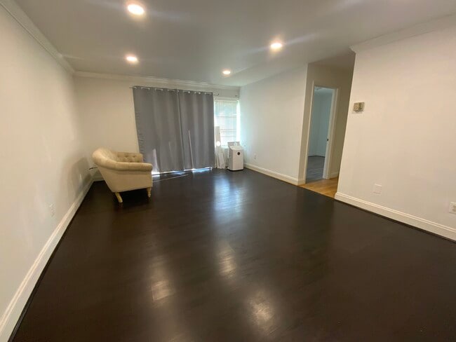 Building Photo - 5601 Parker House Ter Unit #212