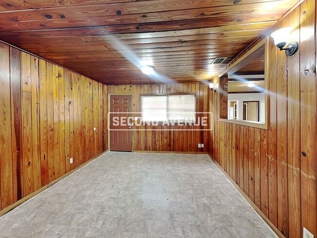 Photo - 6672 Vermillion St