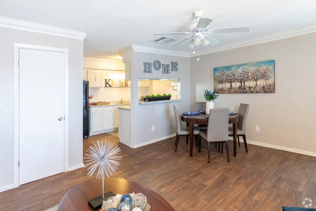 2 BR, 2.5 BA - 1044SF