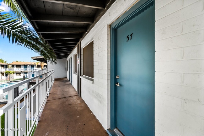 Building Photo - 3025 N 32nd St Unit 57