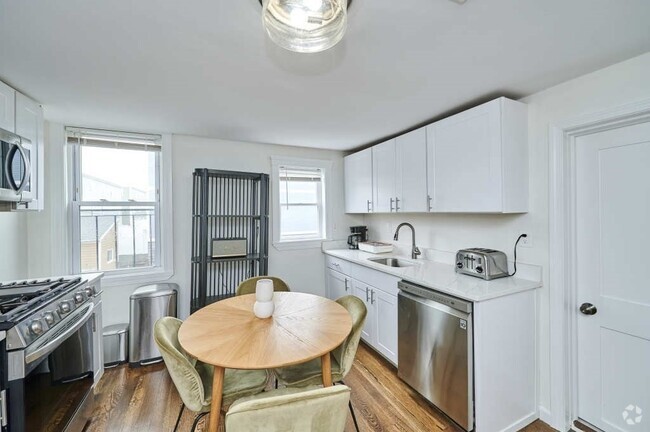 Building Photo - 247 E St Unit 2 BED VERY CLEANNN Rental