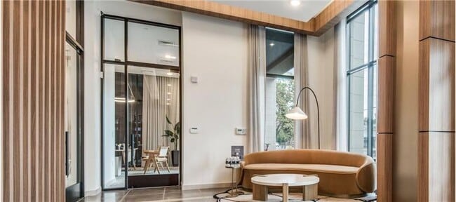 Photo - 2928 Oak Lawn Ave