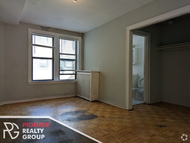 Building Photo - 737 W Belmont Ave Unit 409 Rental