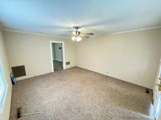 Photo - 1Bd/Ba Duplex w/ open Garage off Lane St