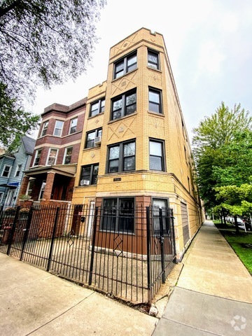 Building Photo - 3205 W Cortland St Rental