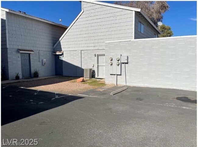 Building Photo - 5187 Greene Ln Unit C