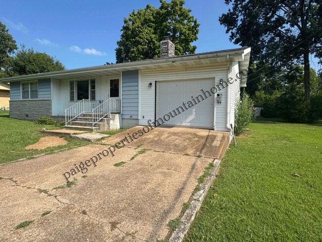 Photo - 425 Ashington Dr