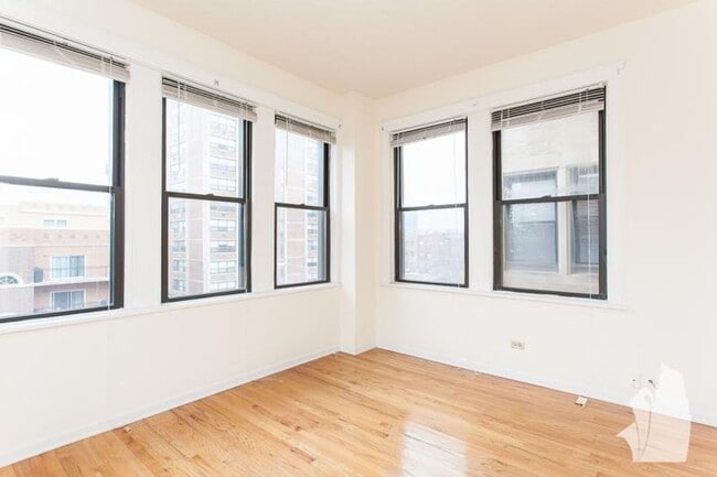 Photo - 4242 N Sheridan Rd