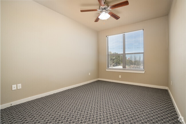 1BR, 1BA - 635SF
