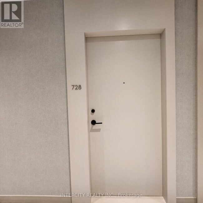 Photo - 2020 Bathurst St Unit 728