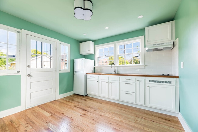 Photo - 6310 Douglas St