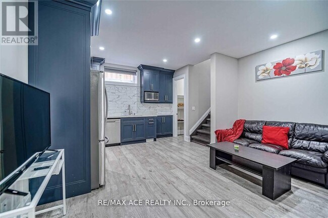 Photo - 19 Ivanhoe Ct