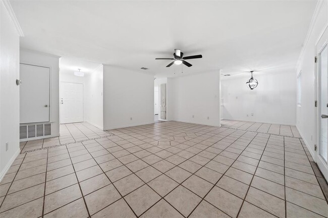 1913 Denfield Dr