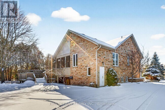 Photo - 20173 Bathurst St