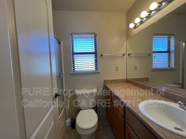 Photo - 925 S Oak St