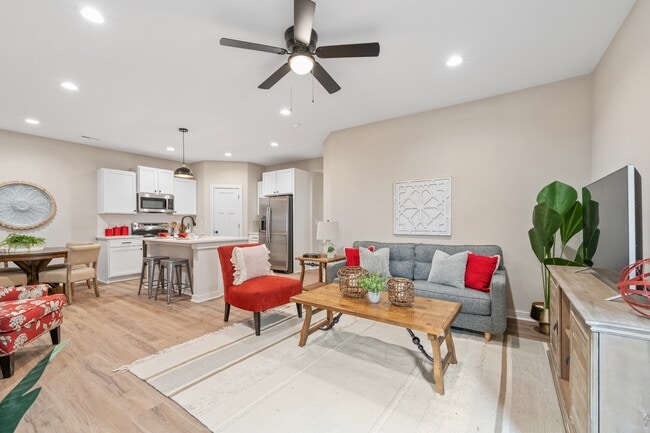 Photo - 701 W 50th St S