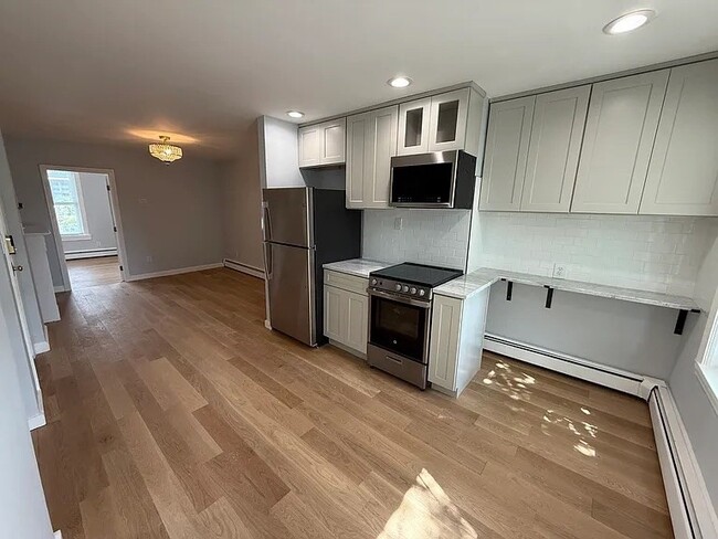 Building Photo - 655 E 7th St Unit 2 Rental