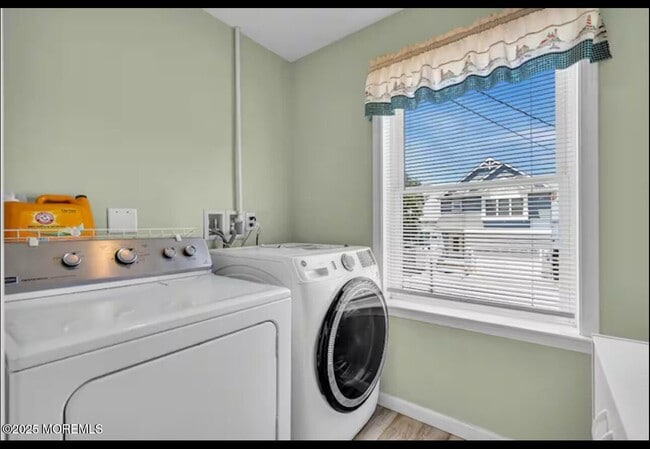 Photo - 334 E Bayview Ave