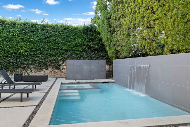 Photo - 201 Bedford Dr