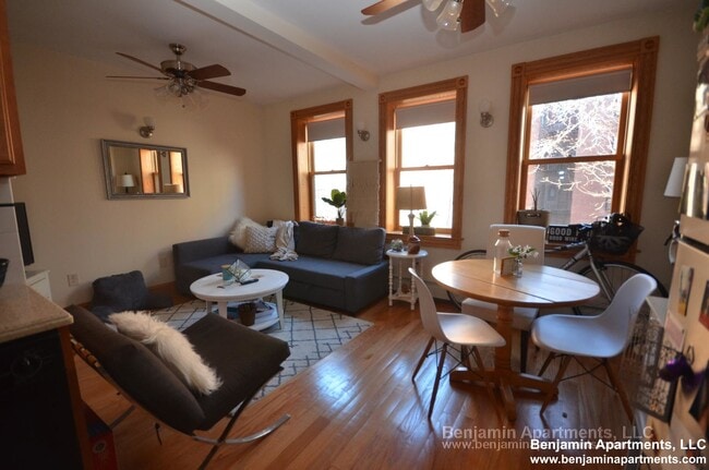 Building Photo - 137 Charles St Unit 1