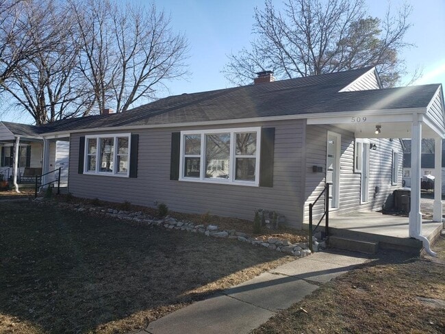 Building Photo - 509 E 27th Ave