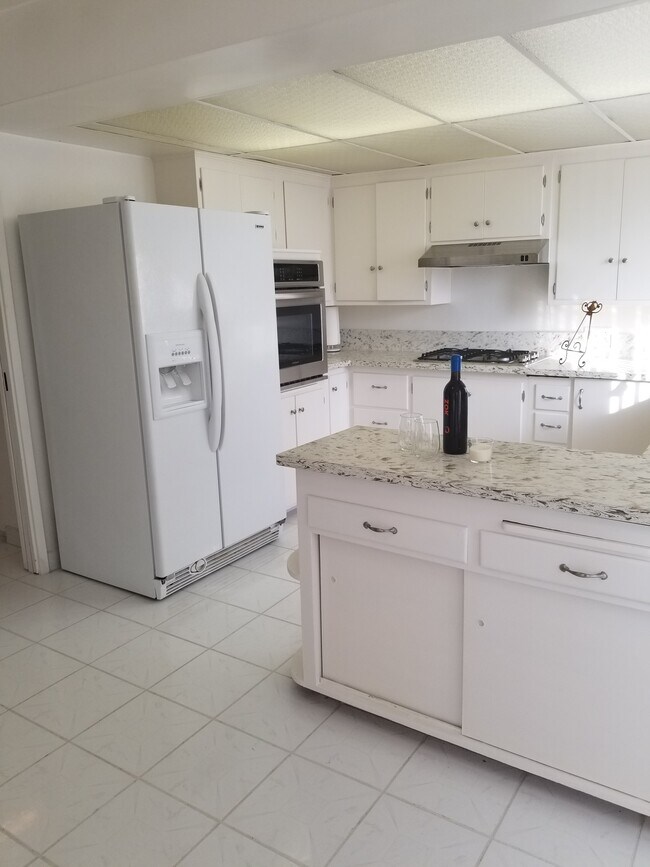 Photo - 333 W 33rd St