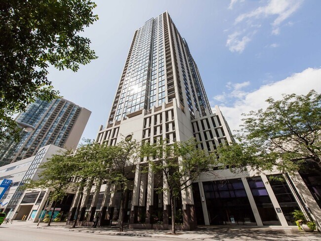 Building Photo - 1122 N Clark St Unit 3902