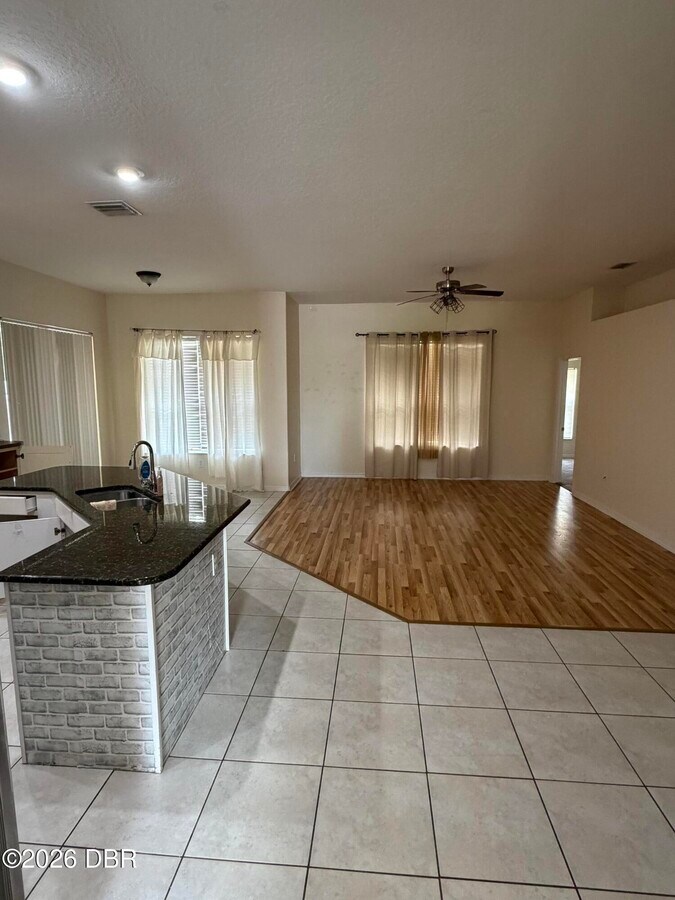 Photo - 1224 Buffing Cir SE