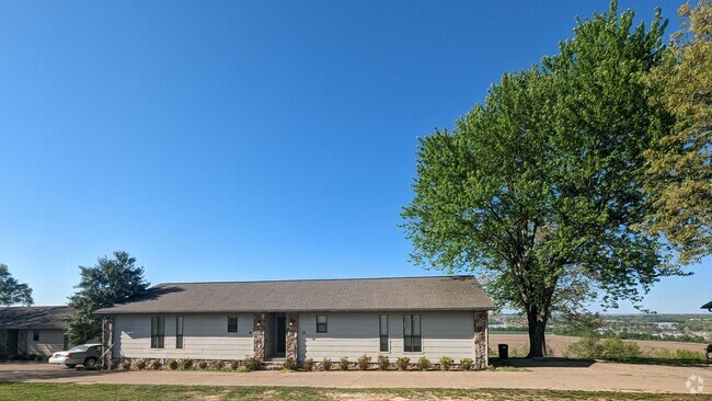 Building Photo - 2 Bedroom 2 Bathroom Overlooking the White... Unit Apt 3