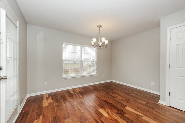 Photo - 406 Birdstone Dr