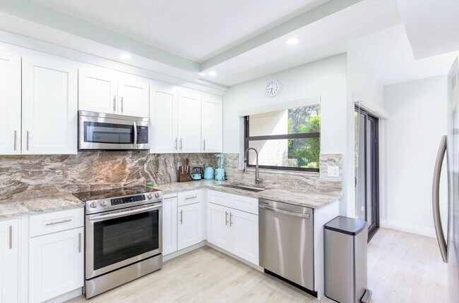 Photo - 11267 Pond View Dr Unit B102