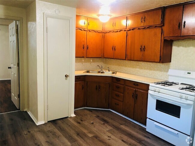 Building Photo - 518 W Sycamore St Rental