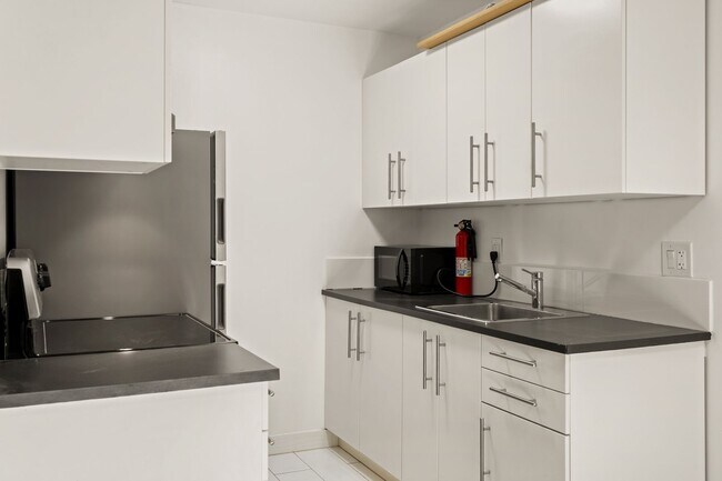 Photo - Secluded Rockridge 2BD | Parking Included | Near BART, Shops & Dining Unidad 02