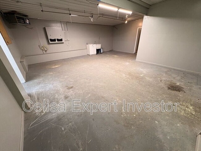 Photo - 2128 Broadway