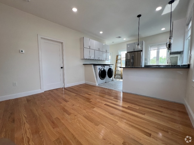 Building Photo - 132 Buttonwood St Rental