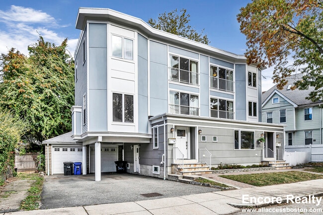 Building Photo - 10 Bradbury St