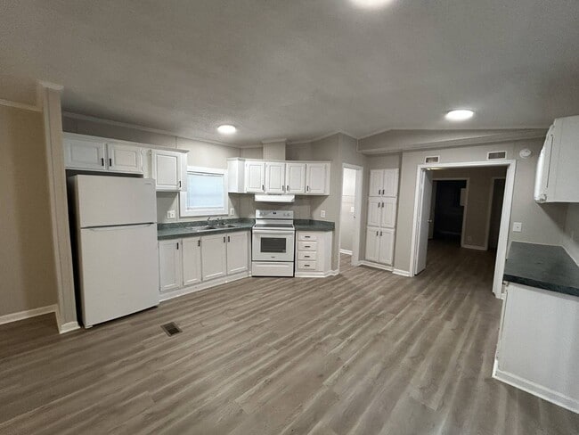 Photo - 8 White Oak Village