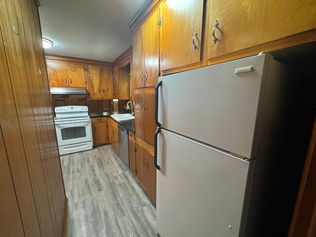 Photo - 100 Jaeckel St