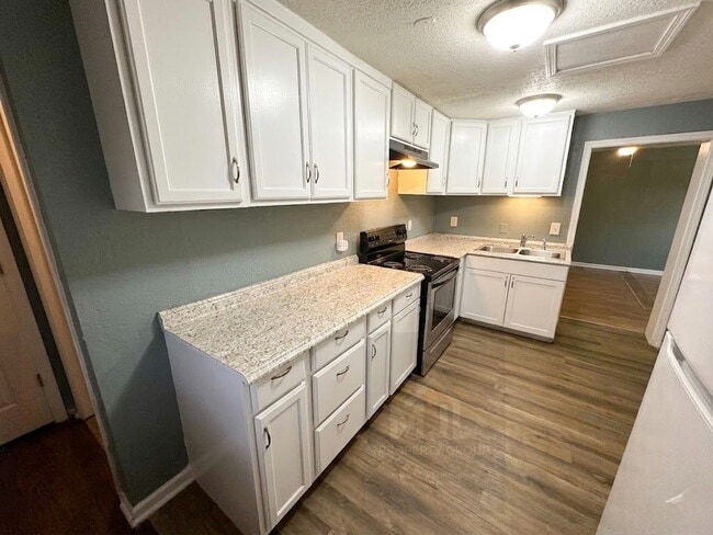 Photo - Spacious 3 Bedroom / 1 Bath Apartment in Sugar Creek *Ready Now*