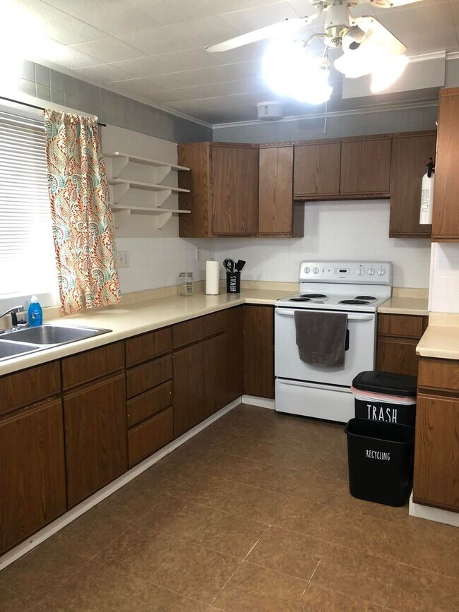 Photo - 2821 Wicklow St Unit Lower